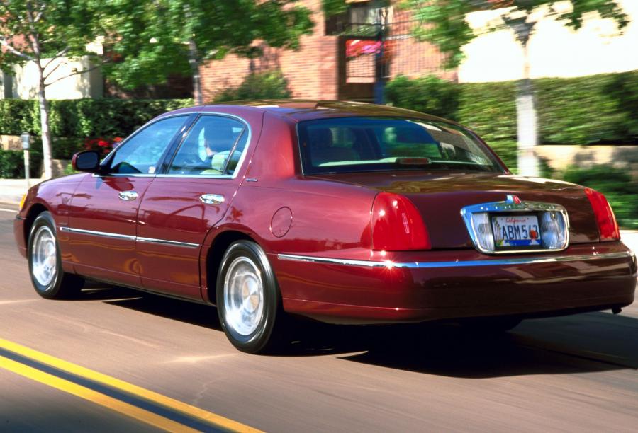  Lincoln Town Car 1998 года  (фото 73 из 77)